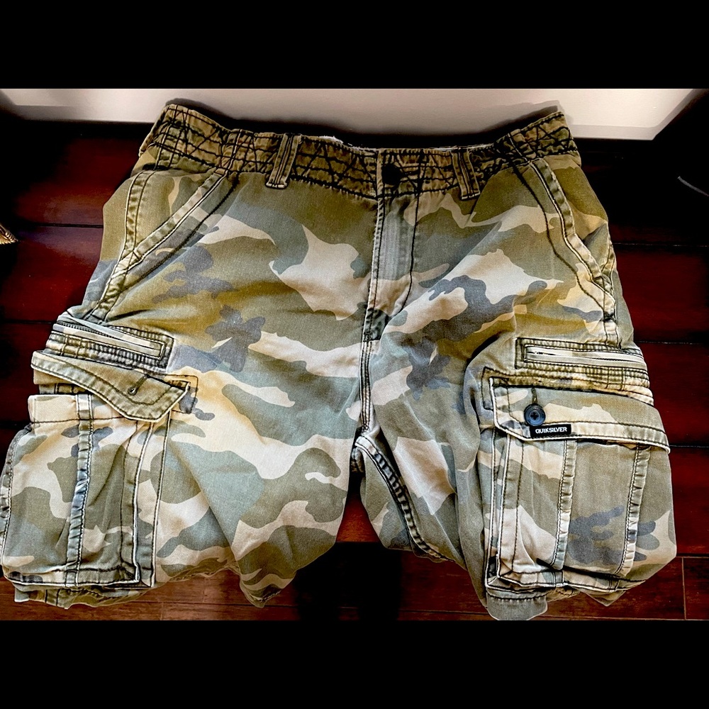 Quiksilver Camo Cargo shorts. Size 34